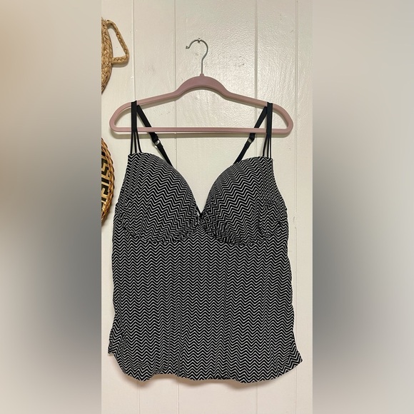 Lane Bryant Other - 6th&Lane Black and White Zigzag Swimsuit Top Size 44DD